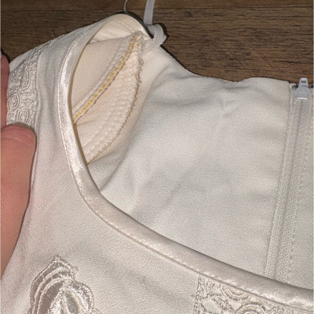 VTG Brioche California White Short Sleeve Dress w/ Rosette & Lace Trim - Picture 6 of 12